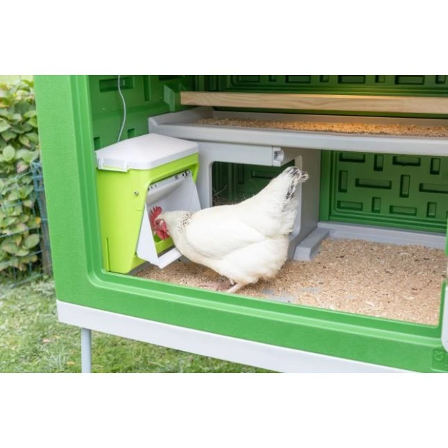 Mangeoire Poule à Pédale En Plastique SmartCoop 7,5kg - Kerbl 8 Mangeoire Poule à Pédale En Plastique SmartCoop 7,5kg - Kerbl – Image 8