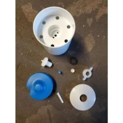 Abreuvoir Poule En Plastique Avec Pieds Imperial Easy Clean 30L Bleu Et Blanc - Gaun -Chemin Des Poulaillers Boutique abreuvoir poule plastique imperial gaun filtre entierement demonte 1