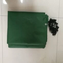 Bâche Pour Grand Enclos Poulailler Parc Grillagé 4x3x2,25m, 6x3x2,25m Et 8x3x2,25m 8 Bâche Pour Grand Enclos Poulailler Parc Grillagé 4x3x2,25m, 6x3x2,25m Et 8x3x2,25m -Chemin Des Poulaillers Boutique bache pour parc grillage poulailler avec elastiques vue face 4