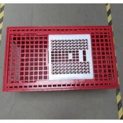 Cage Transport Grandes Volailles 96x57x42cm 3 Portes Rouge Et Blanche -Chemin Des Poulaillers Boutique cage transport grandes volailles 96x57x42 aytav dessus fermee