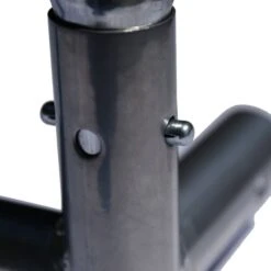 Enclos Poulailler 16m² Tubes 38mm H2,8m - Parc Grillagé Renforcé 4x4m - Acier Galvanisé -Chemin Des Poulaillers Boutique enclos parc grillage poulailler detail attache pieds 5