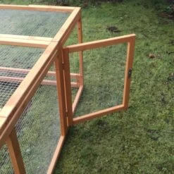Parc Grillagé Pour Poulailler Farmer L Et XL Bois FSC -Chemin Des Poulaillers Boutique extension poulailler farmer bois fsc profil porte ouverte