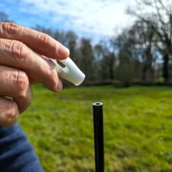 Filet Poule Grande Hauteur Double Pointe 25m X 1,26m - Zen Farm 34 Filet Poule Grande Hauteur Double Pointe 25m X 1,26m - Zen Farm -Chemin Des Poulaillers Boutique filet poule zen farm 126cm 15m detail installation capuchon 1