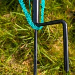 Filet Poule Grande Hauteur Double Pointe 25m X 1,26m - Zen Farm 29 Filet Poule Grande Hauteur Double Pointe 25m X 1,26m - Zen Farm -Chemin Des Poulaillers Boutique filet poule zen farm 126cm 15m detail installation piquet 1