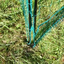 Filet Poule Grande Hauteur Double Pointe 25m X 1,26m - Zen Farm 26 Filet Poule Grande Hauteur Double Pointe 25m X 1,26m - Zen Farm -Chemin Des Poulaillers Boutique filet poule zen farm 126cm 15m detail pied ressort porte fermee 1