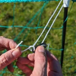 Filet Poule Grande Hauteur Double Pointe 25m X 1,26m - Zen Farm 37 Filet Poule Grande Hauteur Double Pointe 25m X 1,26m - Zen Farm -Chemin Des Poulaillers Boutique filet poule zen farm 126cm 15m installation tendeur noeud 1