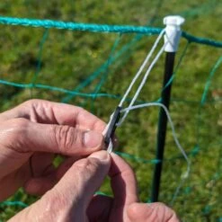 Filet Poule Grande Hauteur Double Pointe 25m X 1,26m - Zen Farm 36 Filet Poule Grande Hauteur Double Pointe 25m X 1,26m - Zen Farm -Chemin Des Poulaillers Boutique filet poule zen farm 126cm 15m installation tendeur 1