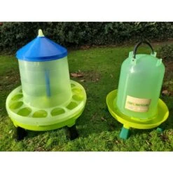 Kit Plastique Recyclé 7/8 Poules Abreuvoir 10L Et Mangeoire 12Kg à Pieds