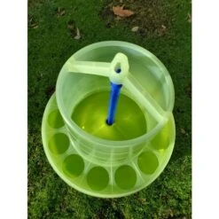 Gaun Mangeoire Poule à Pieds En Plastique Recyclé Eco 12Kg -Chemin Des Poulaillers Boutique mangeoire poule plastique recycle eco gaun 12kg interieur