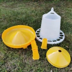 Gaun Mangeoire Poule à Pieds En Bioplastique Végétal Eco 2Kg -Chemin Des Poulaillers Boutique mangeoire sur pieds bioplastique 2 kg gaun demonte