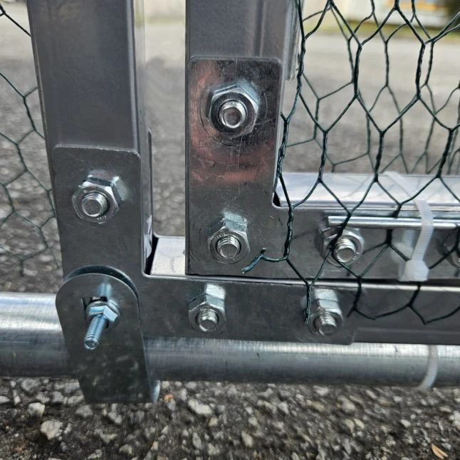 Porte Universelle 1,70x0,75m Pour Enclos Poulailler Parc Grillagé Renforcé 5 Porte Universelle 1,70x0,75m Pour Enclos Poulailler Parc Grillagé Renforcé – Image 5