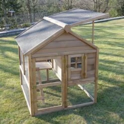 Poulailler Plymouth Toit Shingle Ouvrant 4 à 6 Poules Bois FSC -Chemin Des Poulaillers Boutique poulailler bois fsc plymouth 2 4 poules toit ouvert