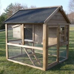 Poulailler Plymouth Toit Shingle Ouvrant 4 à 6 Poules Bois FSC -Chemin Des Poulaillers Boutique poulailler bois fsc plymouth 2 4 poules vue profil