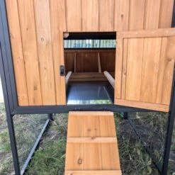 Poulailler Padoue Châssis Acier Toit Shingle 6 à 8 Poules Avec Parc Grillagé 12 Poulailler Padoue Châssis Acier Toit Shingle 6 à 8 Poules Avec Parc Grillagé -Chemin Des Poulaillers Boutique poulailler padoue focus entr 1