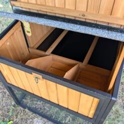 Poulailler Padoue Châssis Acier Toit Shingle 6 à 8 Poules Avec Parc Grillagé 16 Poulailler Padoue Châssis Acier Toit Shingle 6 à 8 Poules Avec Parc Grillagé -Chemin Des Poulaillers Boutique poulailler padoue focus pondoir 2 1