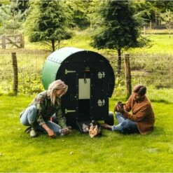 Poulailler Nestera Sur Roues Le Wagon Plastique Recyclé 8 à 15 Poules 15 Poulailler Nestera Sur Roues Le Wagon Plastique Recyclé 8 à 15 Poules -Chemin Des Poulaillers Boutique poulailler plastique le wagon 8 poules nestera avec poules