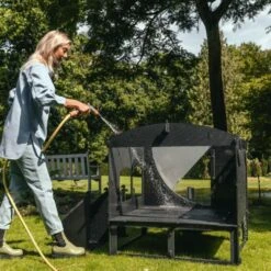 Poulailler Nestera Sur Pieds Taille L Plastique Recyclé 8 à 15 Poules -Chemin Des Poulaillers Boutique poulailler plastique recycle nestera nettoyage facile