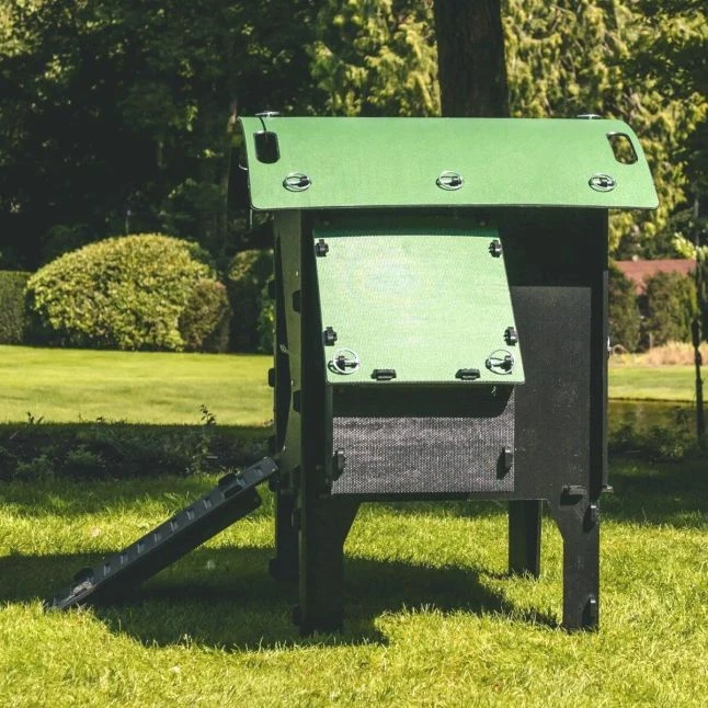 Poulailler Nestera Sur Pieds Taille S Plastique Recyclé 3 à 5 Poules 5 Poulailler Nestera Sur Pieds Taille S Plastique Recyclé 3 à 5 Poules – Image 5