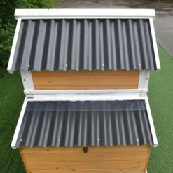 Poulailler Toit Renforcé S Toit Plastique 4 à 6 Poules -Chemin Des Poulaillers Boutique poulailler toit renforce s 4 a 6 poules detail toit