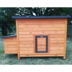 Poulailler Sussex XL Toit Shingle Noir Ouvrant 6 à 10 Poules Bois FSC 22 Poulailler Sussex XL Toit Shingle Noir Ouvrant 6 à 10 Poules Bois FSC -Chemin Des Poulaillers Boutique poulailler sussex face avant ferme