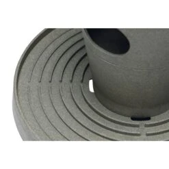 Mangeoire Tour Pour Poule Feed Tower Grise En Plastique Recyclé - Beeztees 9 Mangeoire Tour Pour Poule Feed Tower Grise En Plastique Recyclé - Beeztees -Chemin Des Poulaillers Boutique tour d alimentation pour poule beeztees vue 4